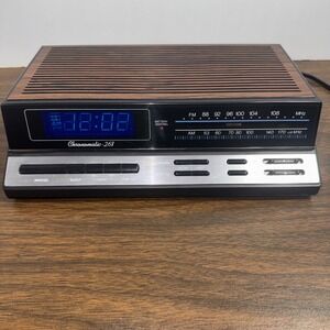 Realistic Chronomatic-268 (Radio Shack) AM/FM Alarm Clock. Wood Grain Minty